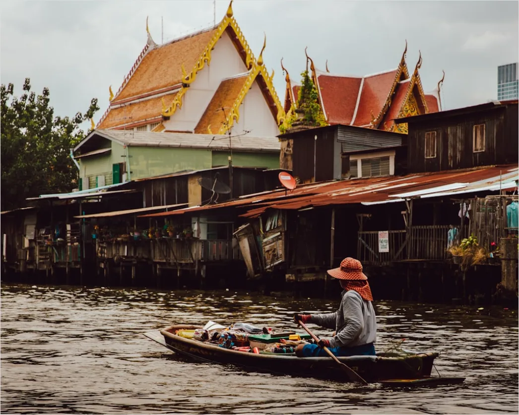 Detail Bangkok Floating Market Boat Scene Number 2
