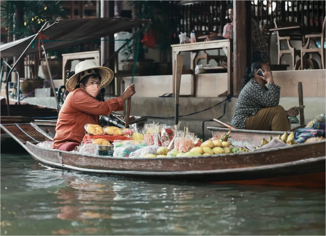 Detail Bangkok Floating Market Boat Scene Number 11