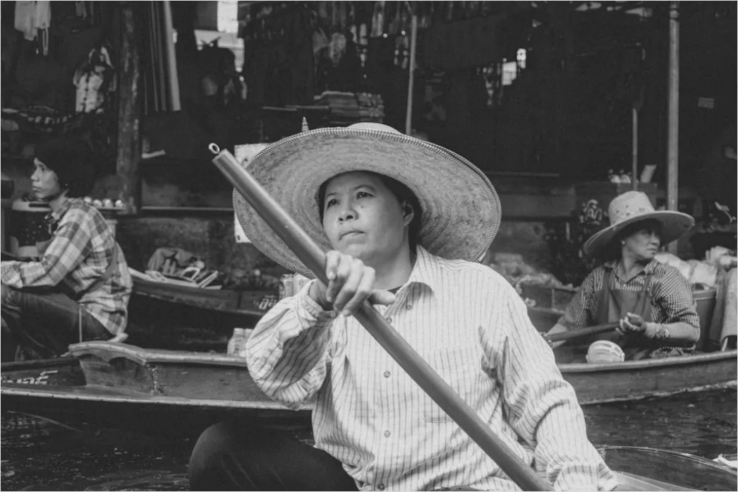 Detail Bangkok Floating Market Boat Scene Number 12