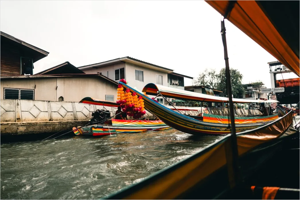 Detail Bangkok Floating Market Boat Scene Number 13