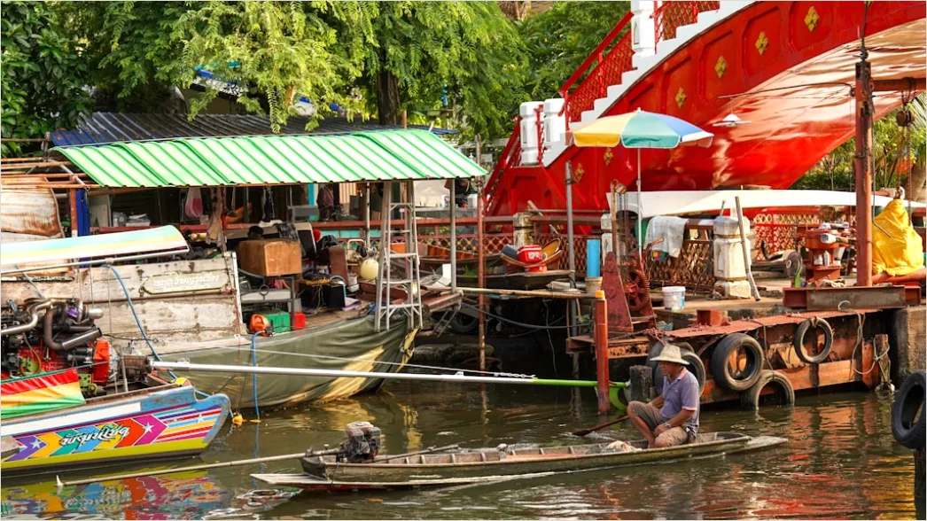Detail Bangkok Floating Market Boat Scene Number 6