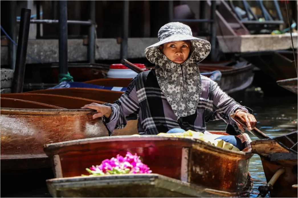 Detail Bangkok Floating Market Boat Scene Number 7