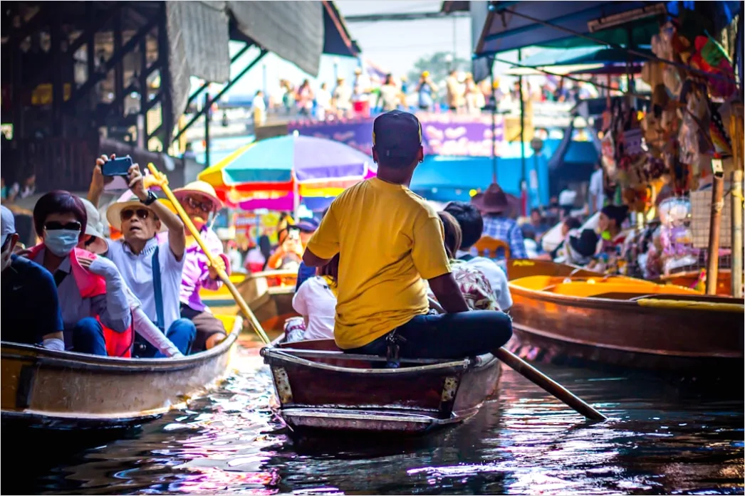 Detail Bangkok Floating Market Boat Scene Number 9