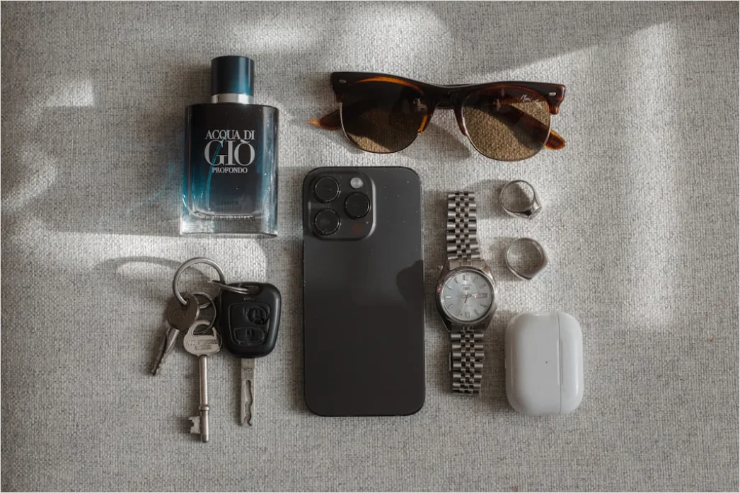 Detail Beach Bag Essentials Flat Lay Number 3