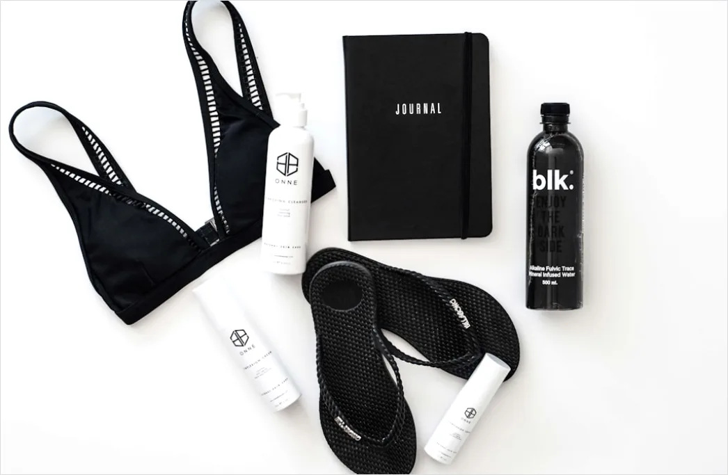 Detail Beach Bag Essentials Flat Lay Number 4
