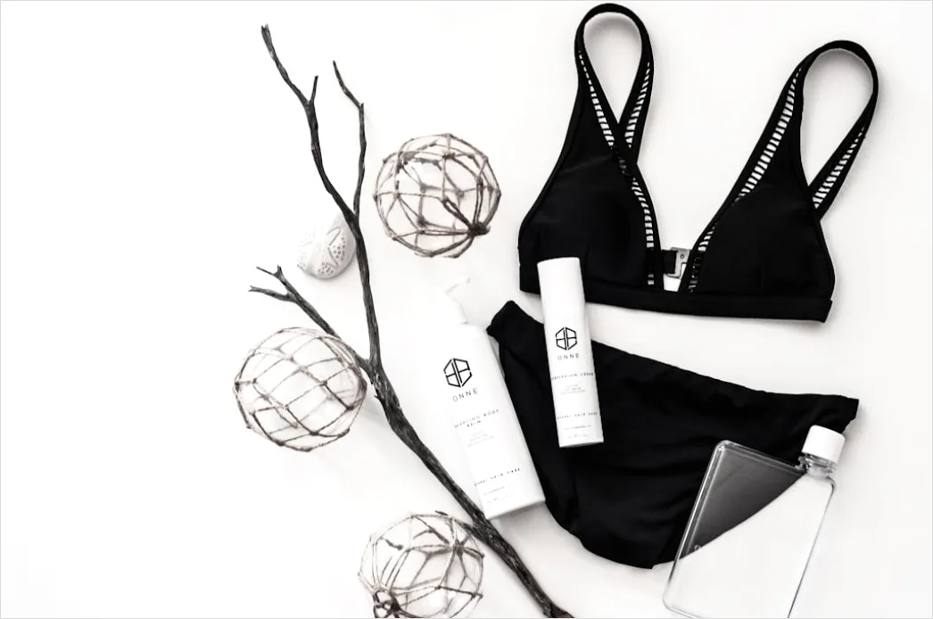 Detail Beach Bag Essentials Flat Lay Number 6