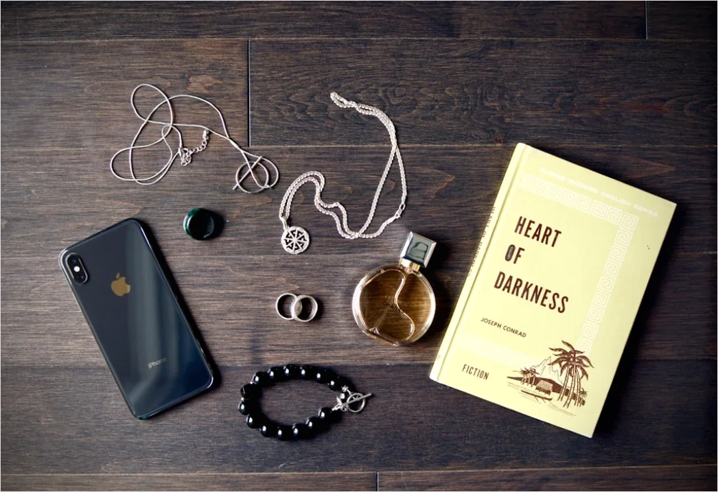 Detail Beach Bag Essentials Flat Lay Number 9