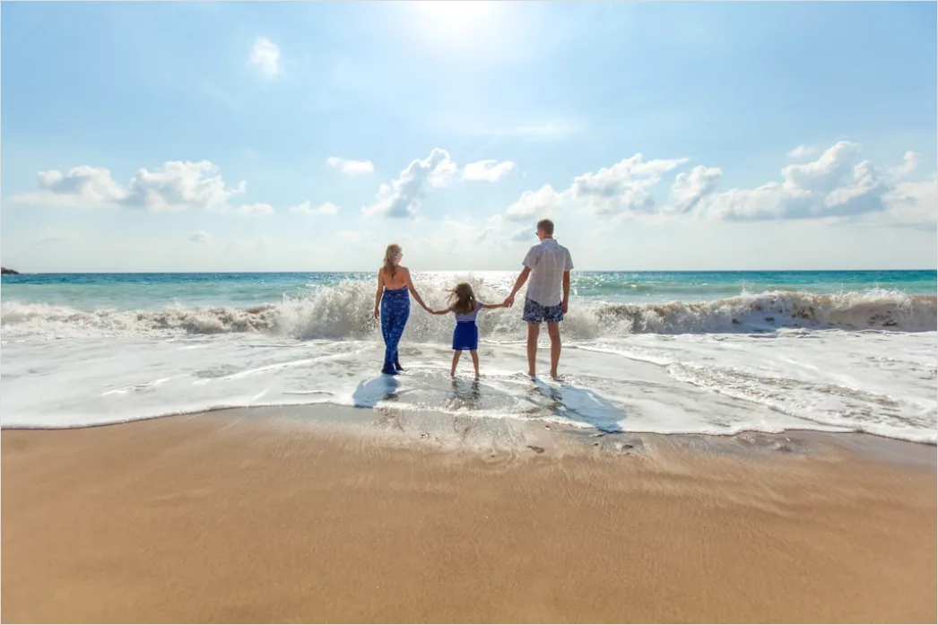 Family Vacation Beach Walking Candid 0e64