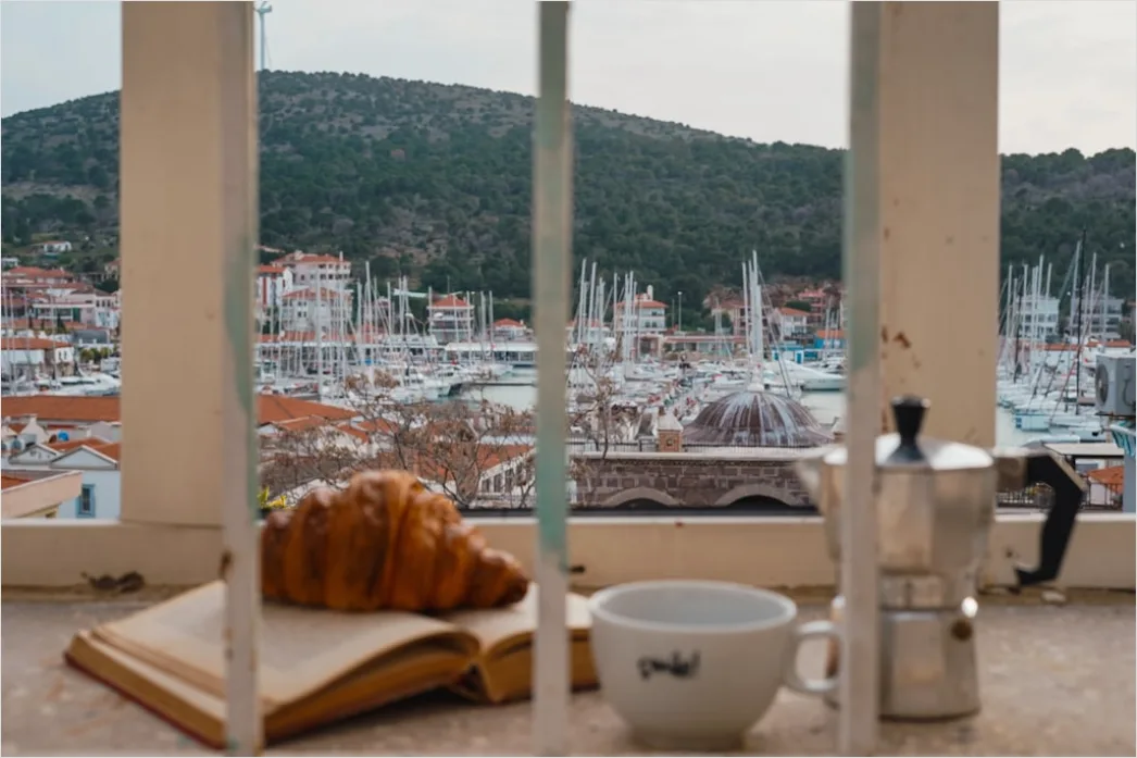 Detail Hotel Breakfast Tray Window View Number 12