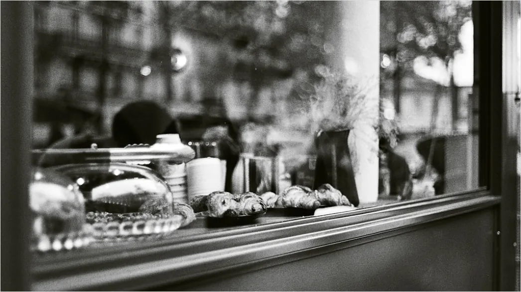 Detail Hotel Breakfast Tray Window View Number 15