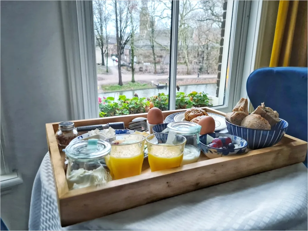 Detail Hotel Breakfast Tray Window View Number 3