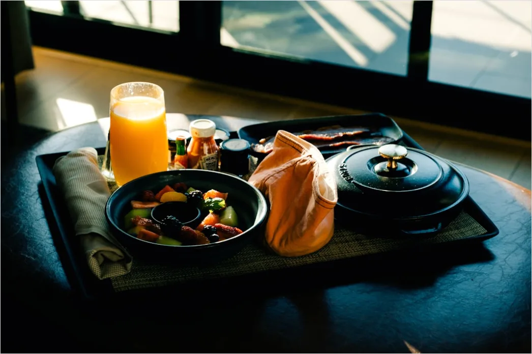 Detail Hotel Breakfast Tray Window View Number 4