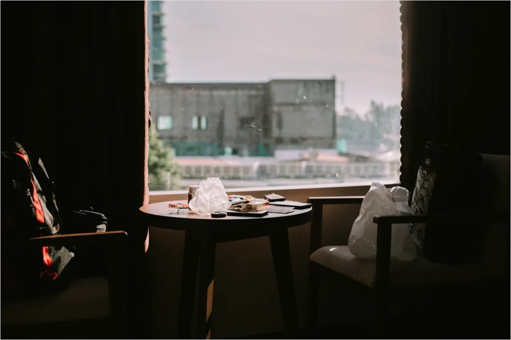 Detail Hotel Breakfast Tray Window View Number 6
