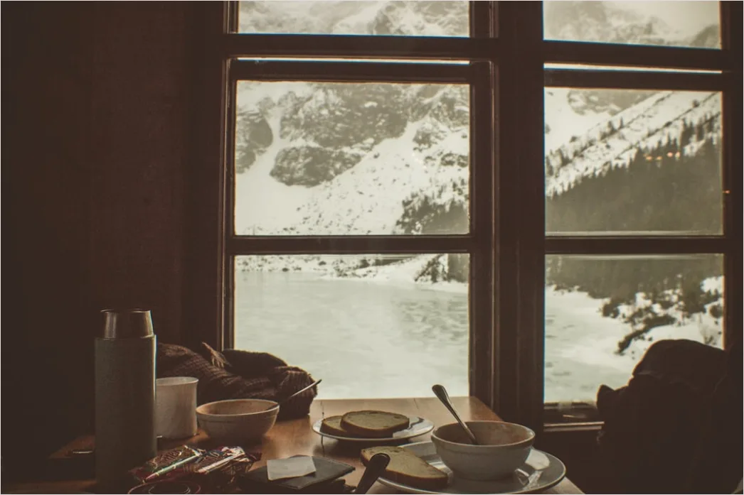 Detail Hotel Breakfast Tray Window View Number 7