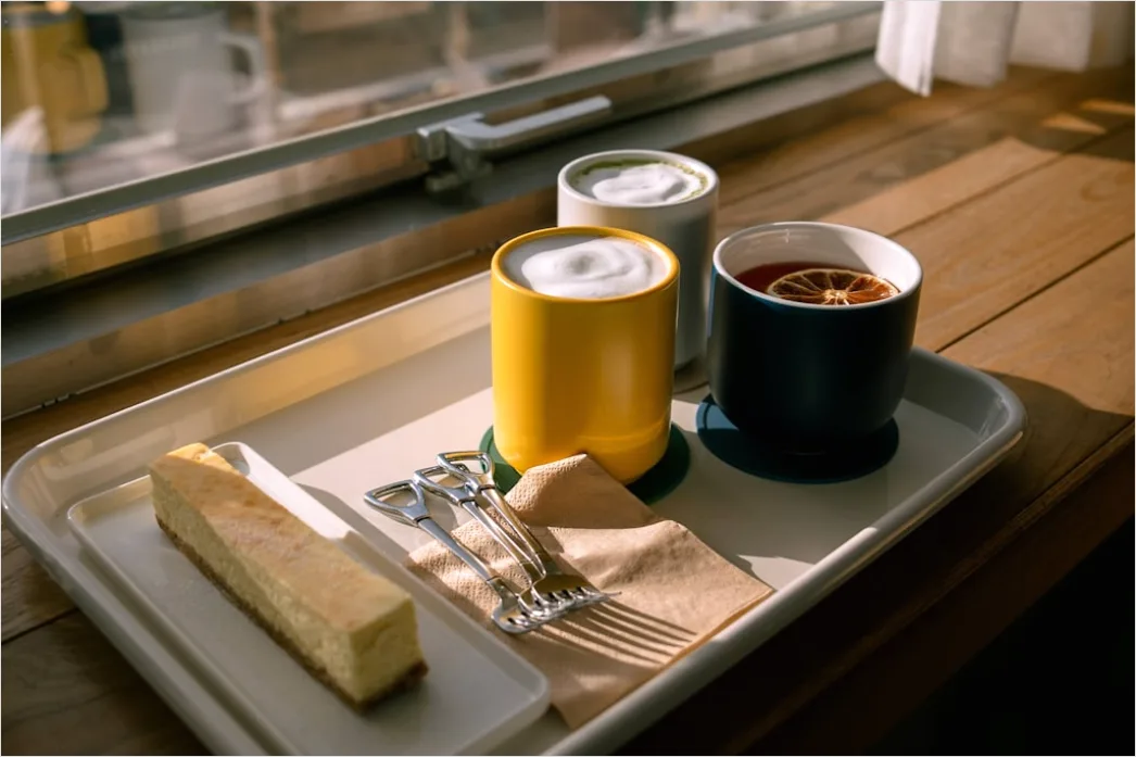Detail Hotel Breakfast Tray Window View Number 8