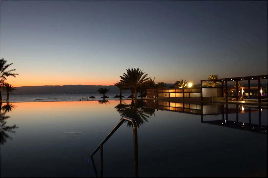 Detail Luxury Resort Infinity Pool Sunset Number 5