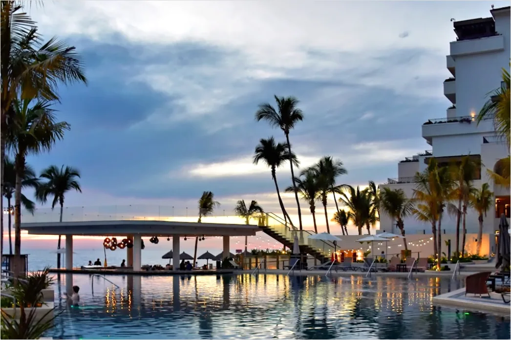 Detail Luxury Resort Infinity Pool Sunset Number 6