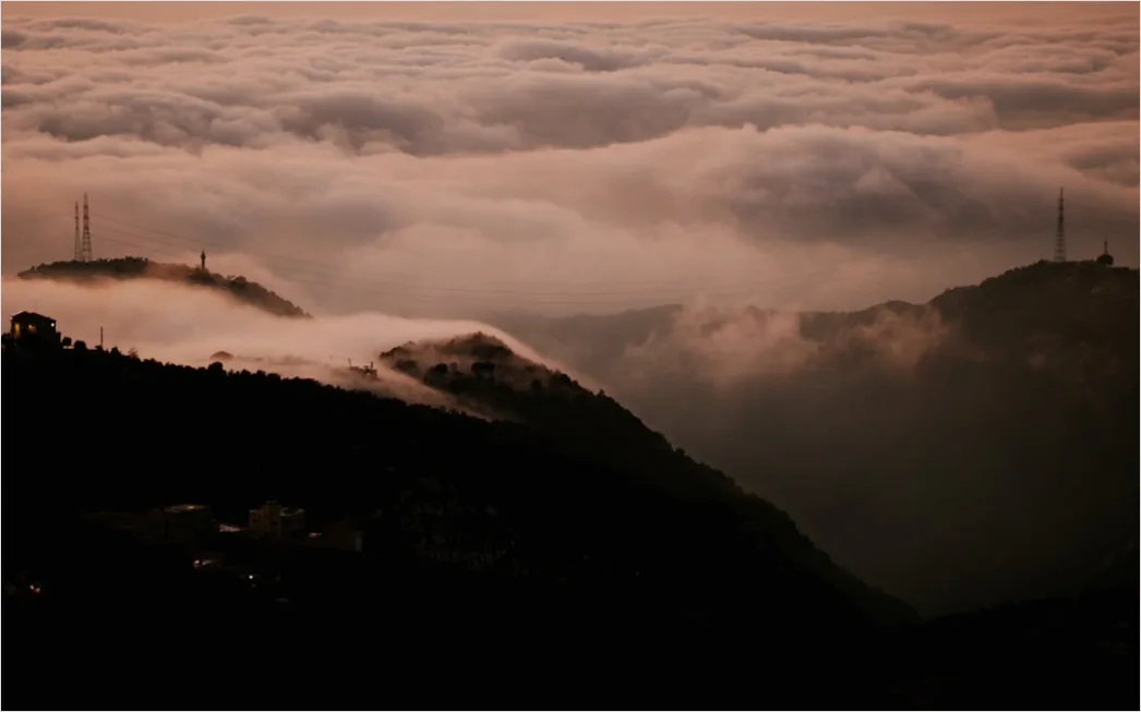 Detail Misty Mountain Valley Sunrise View Number 15
