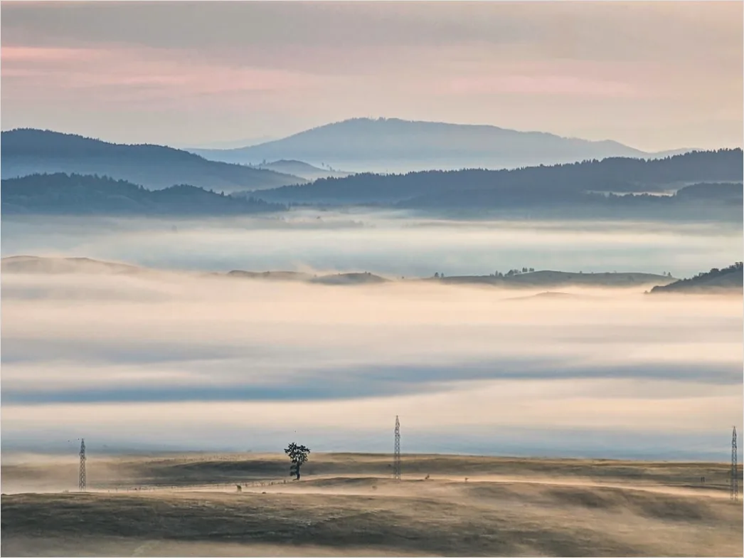 Detail Misty Mountain Valley Sunrise View Number 17