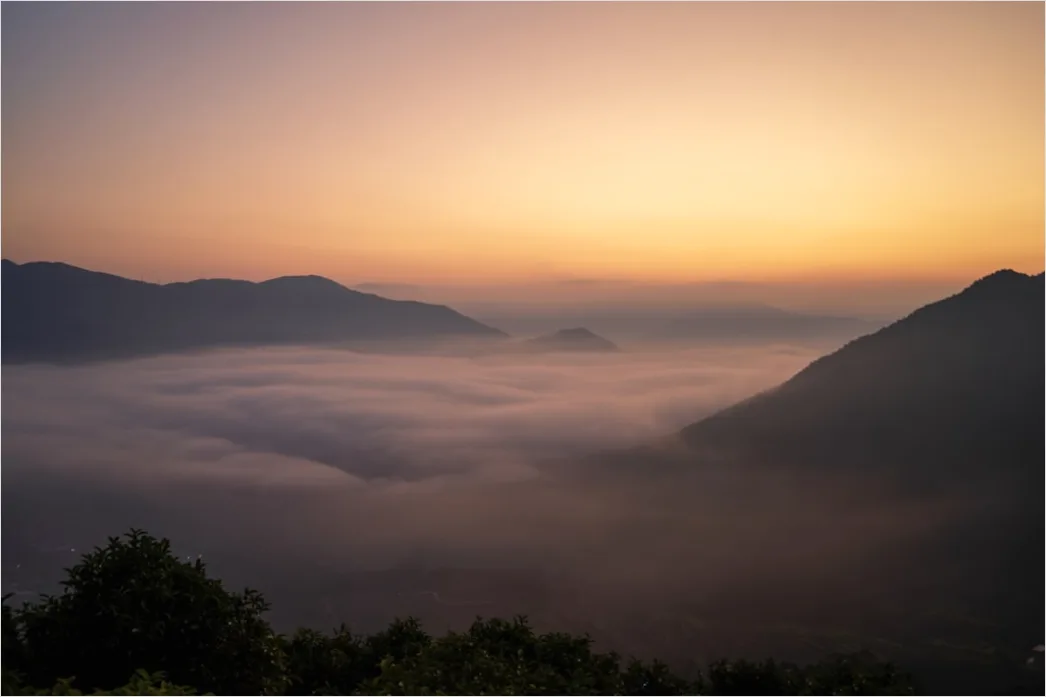Detail Misty Mountain Valley Sunrise View Number 20