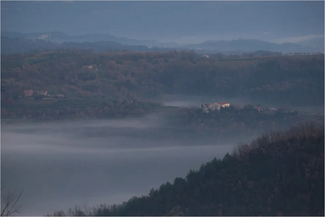 Detail Misty Mountain Valley Sunrise View Number 3
