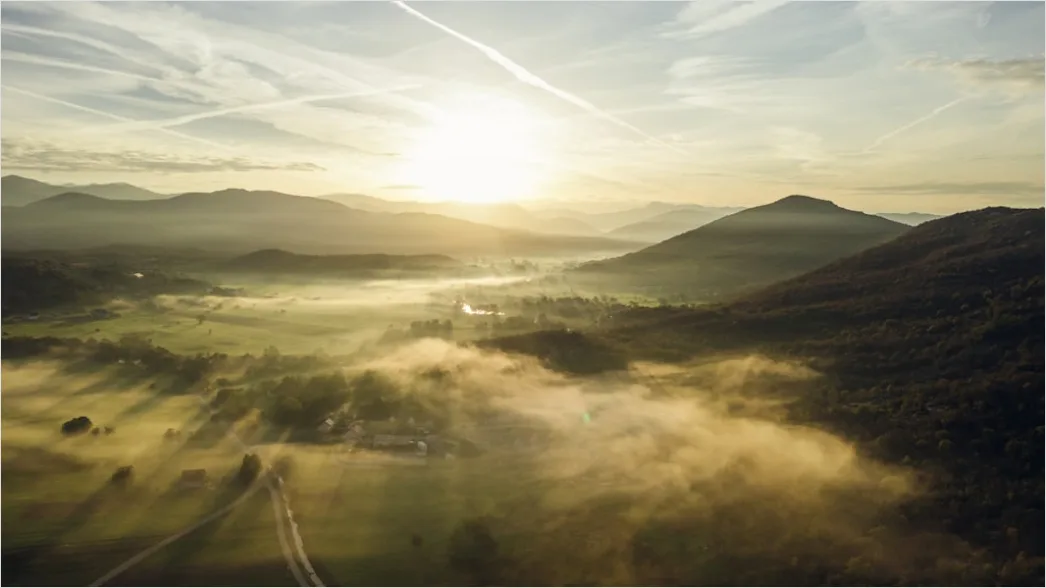Detail Misty Mountain Valley Sunrise View Number 8