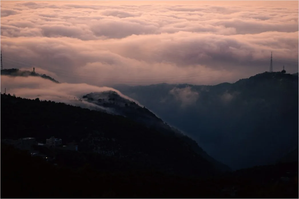Detail Misty Mountain Valley Sunrise View Number 9