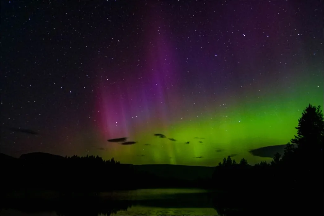 Detail Northern Lights Over Lake Reflection Number 6