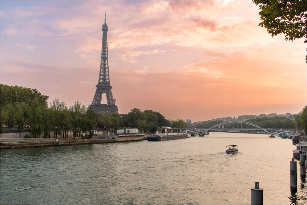 Detail Paris Eiffel Tower Golden Hour Number 11