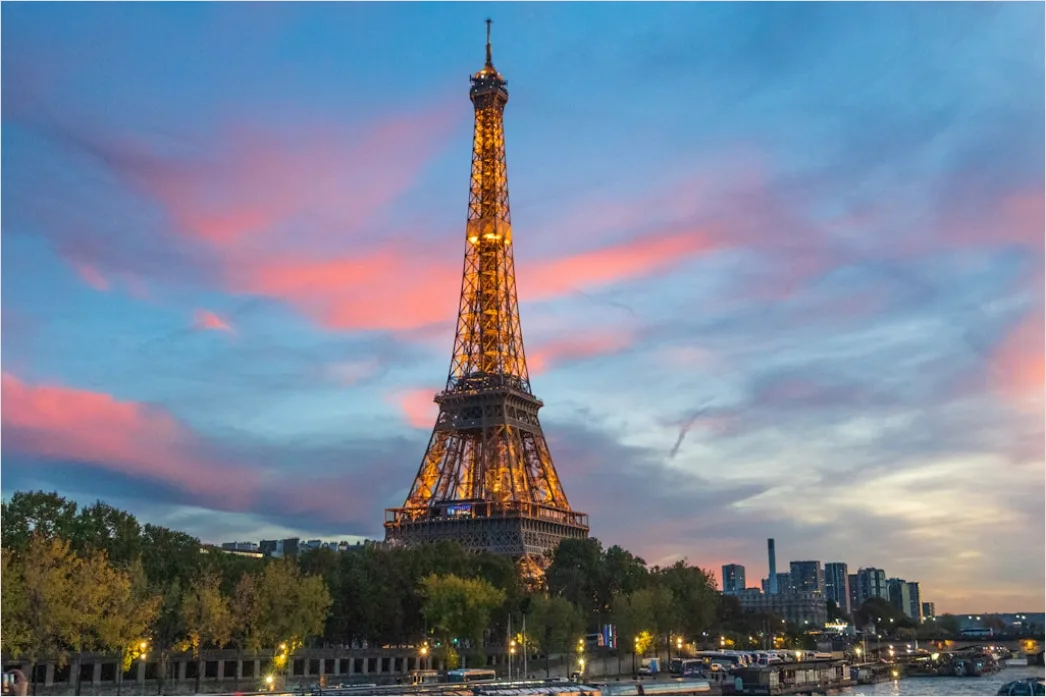 Detail Paris Eiffel Tower Golden Hour Number 13