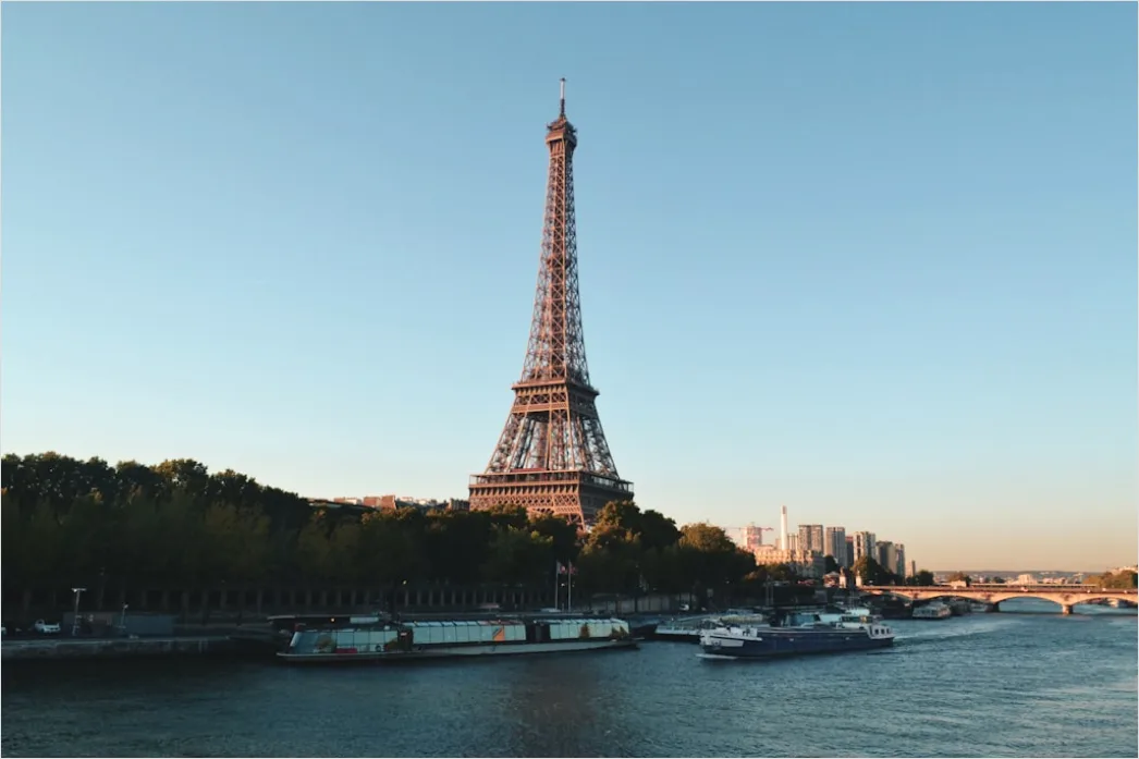 Detail Paris Eiffel Tower Golden Hour Number 3