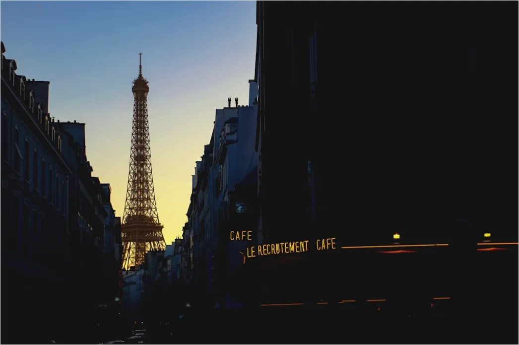 Detail Paris Eiffel Tower Golden Hour Number 6