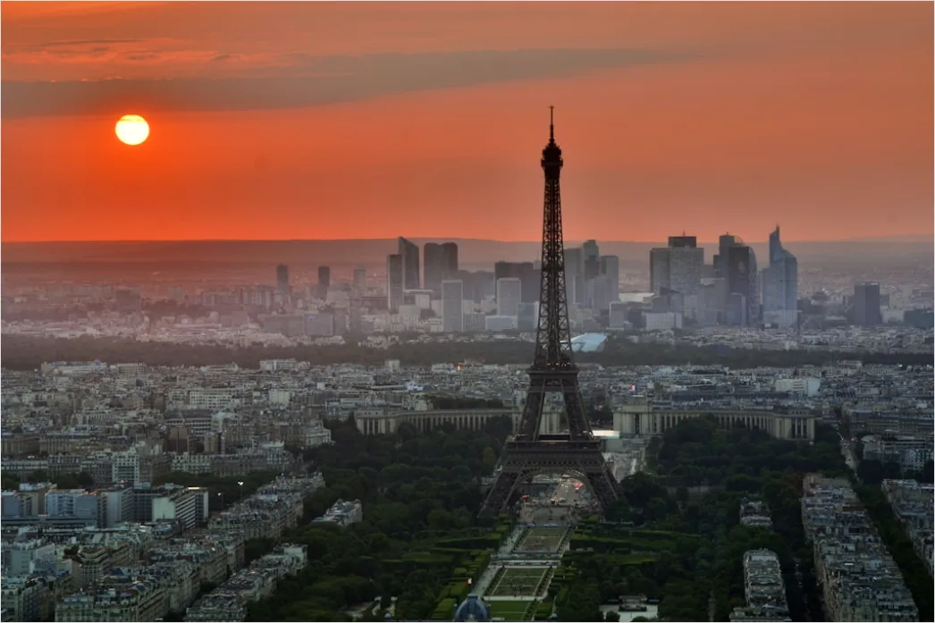 Detail Paris Eiffel Tower Golden Hour Number 10