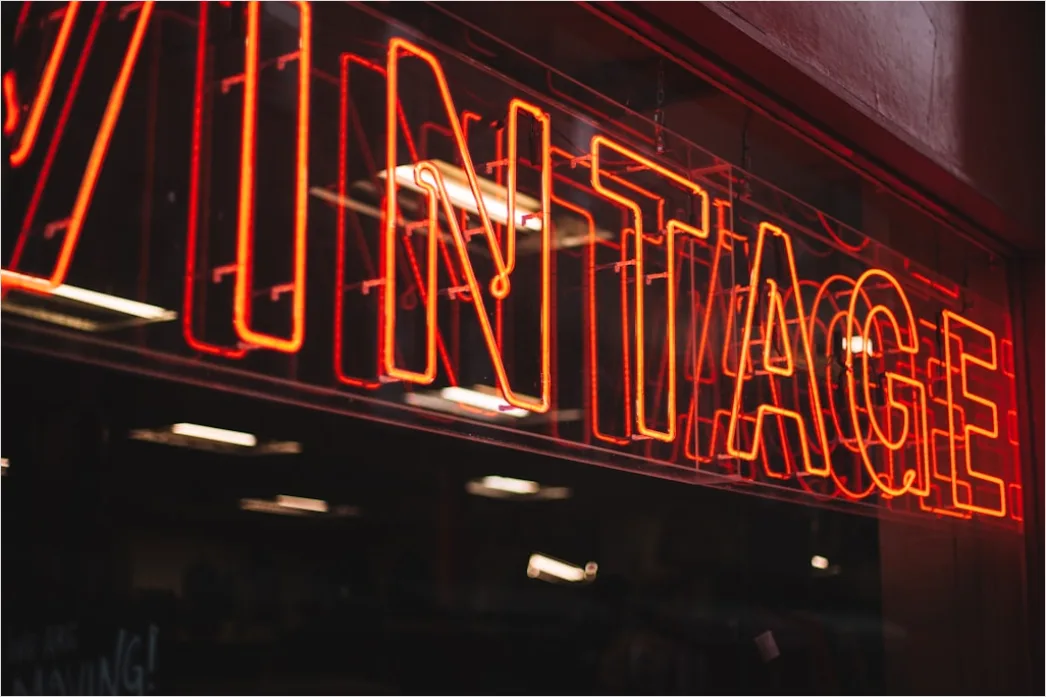 Retro 70s Lettering Design 7409