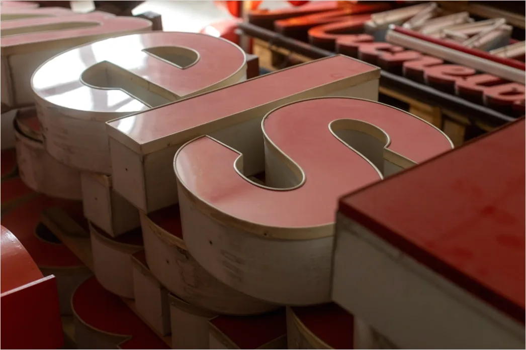Detail Retro 70s Lettering Design Number 8