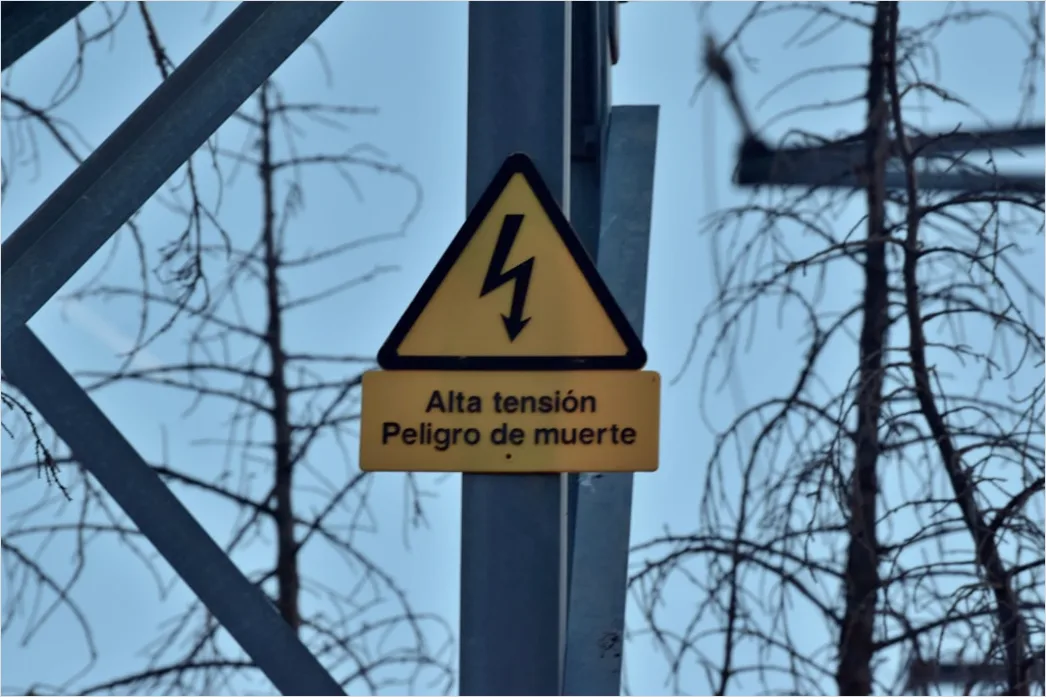 Detail Severe Weather Warning Sign Close Up Number 20