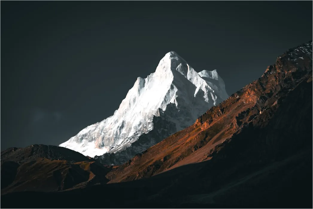 Detail Snowy Mountain Peak Sunrise View Number 11