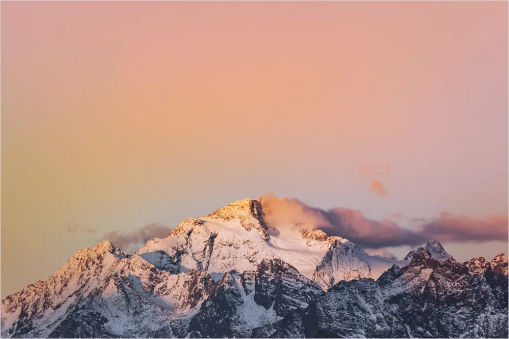 Detail Snowy Mountain Peak Sunrise View Number 13