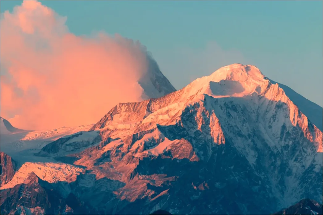 Detail Snowy Mountain Peak Sunrise View Number 16