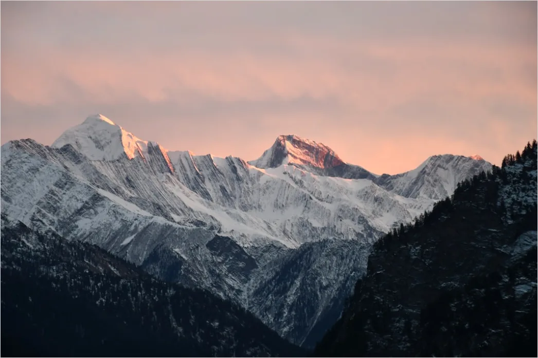 Detail Snowy Mountain Peak Sunrise View Number 9