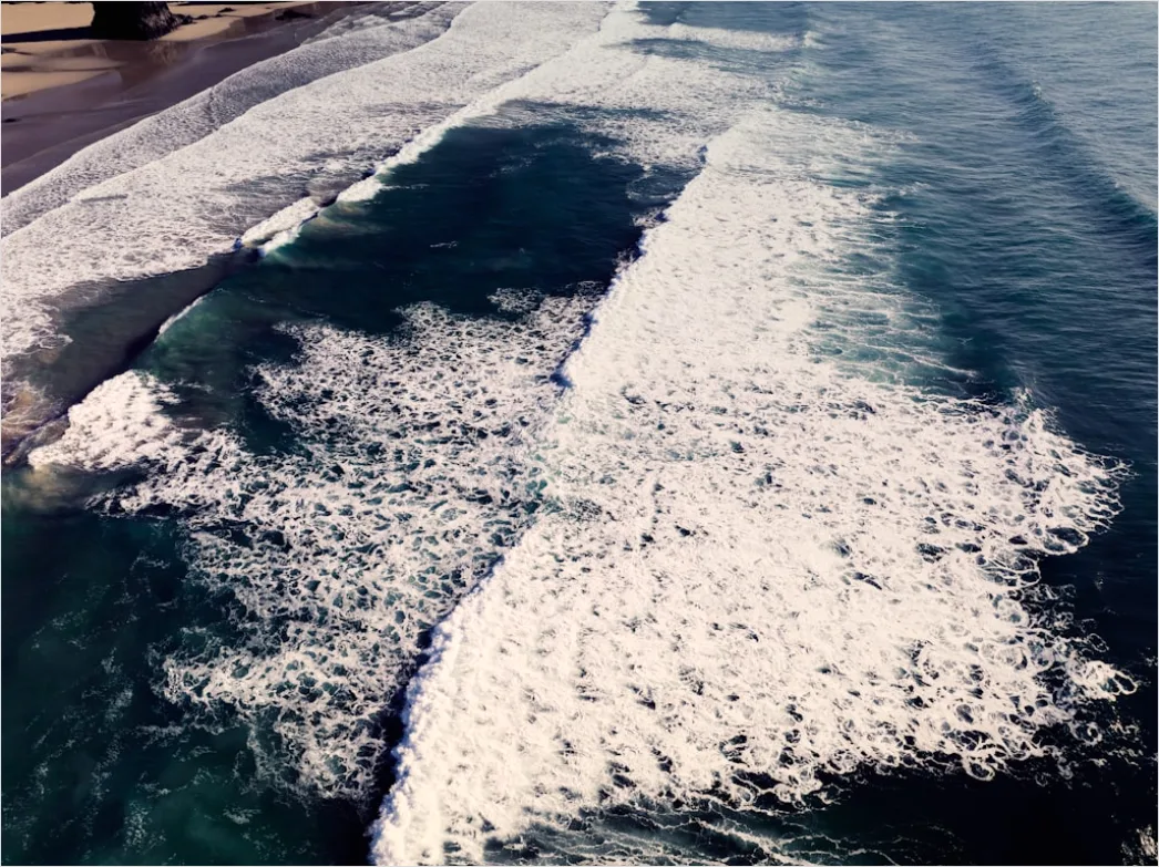 Detail Strong Wind Ocean Waves Whitecaps Number 10