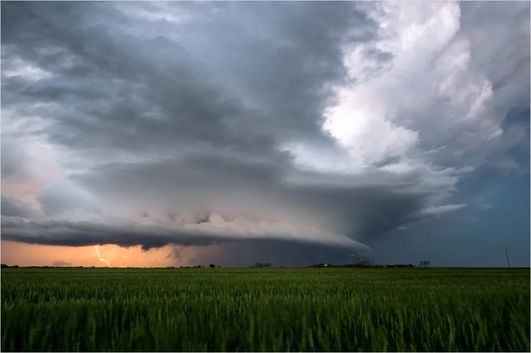 Detail Summer Thunderstorm Dramatic Sky Field Number 4