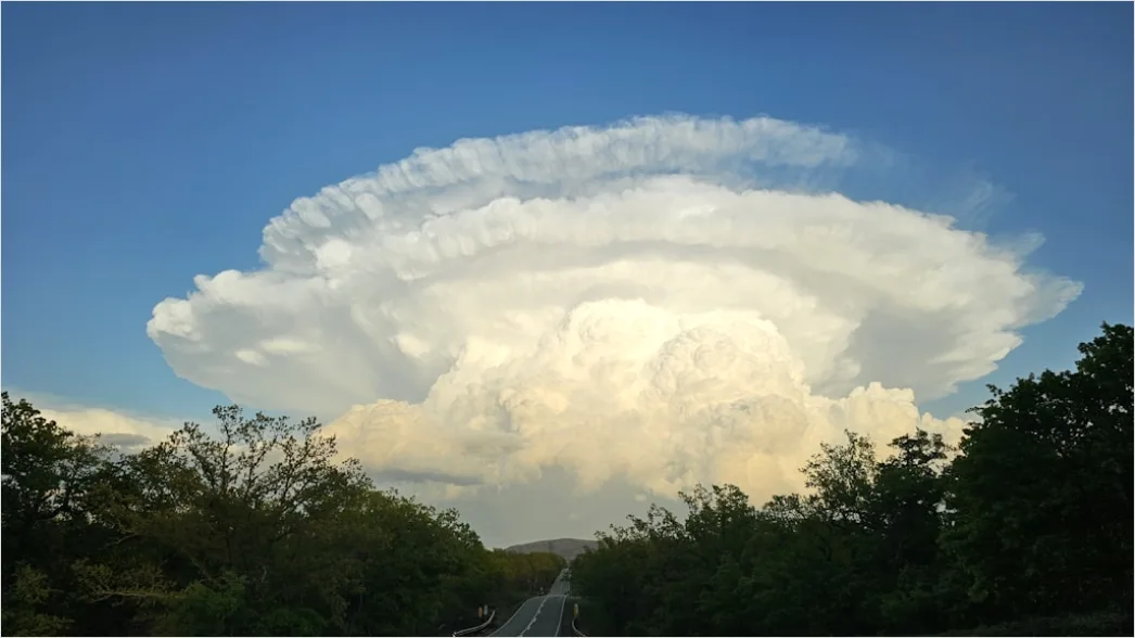 Detail Supercell Thunderstorm Rotating Cloud Base Number 7