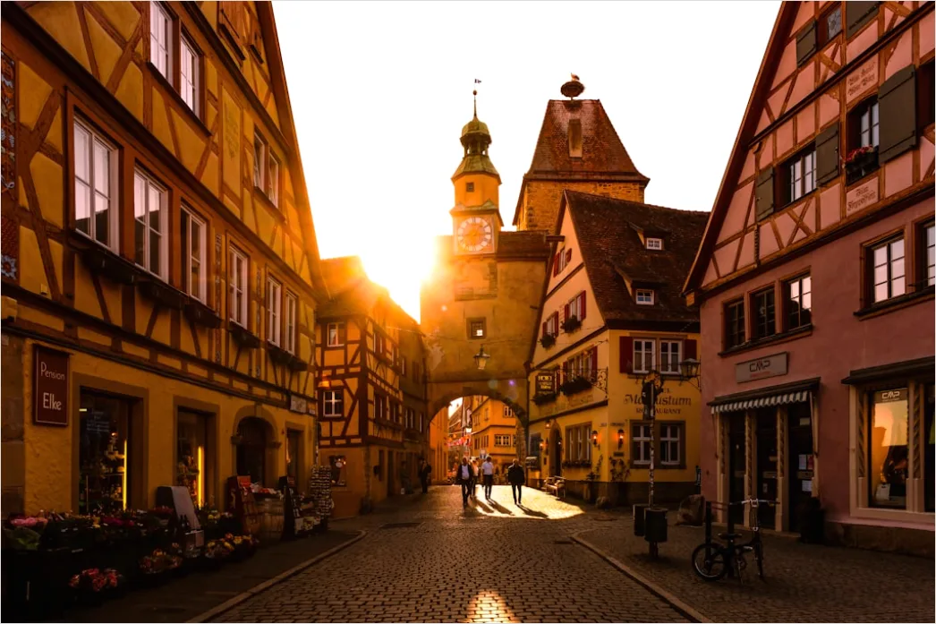 Detail Travel Portrait Golden Hour Street Number 15