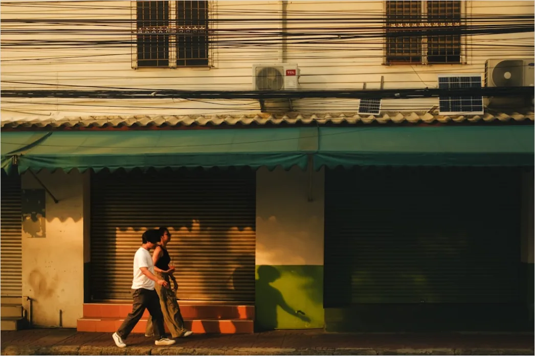 Detail Travel Portrait Golden Hour Street Number 16
