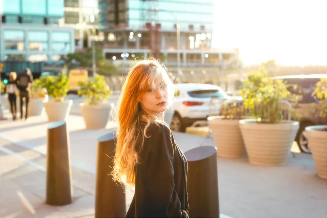 Detail Travel Portrait Golden Hour Street Number 3
