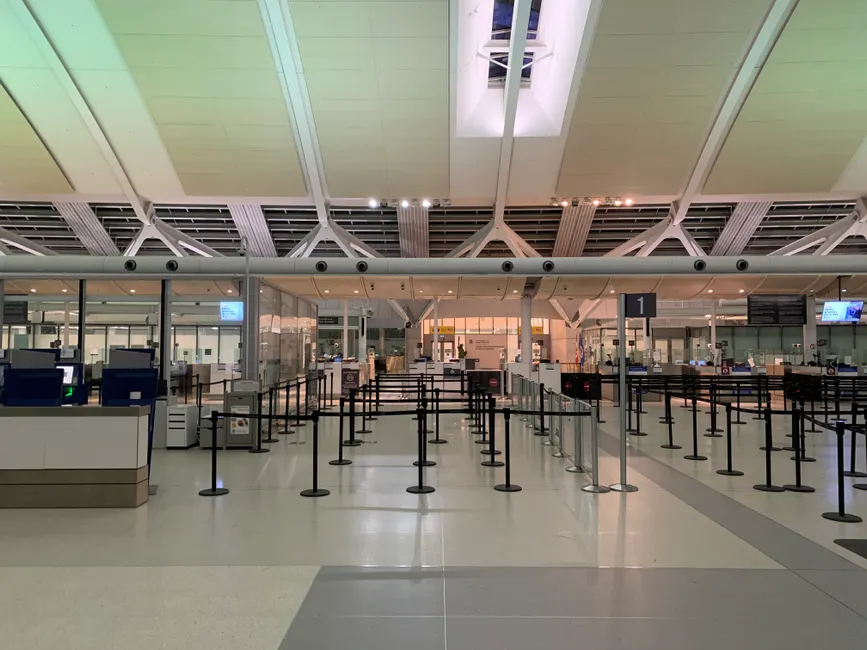 Detail Tsa Security Line Airport Scene Number 4