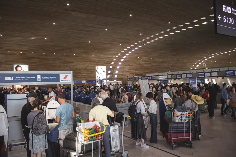 Detail Tsa Security Line Airport Scene Number 7