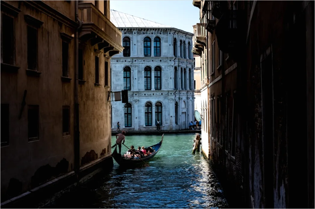 Detail Venice Gondola Canal Morning Light Number 11