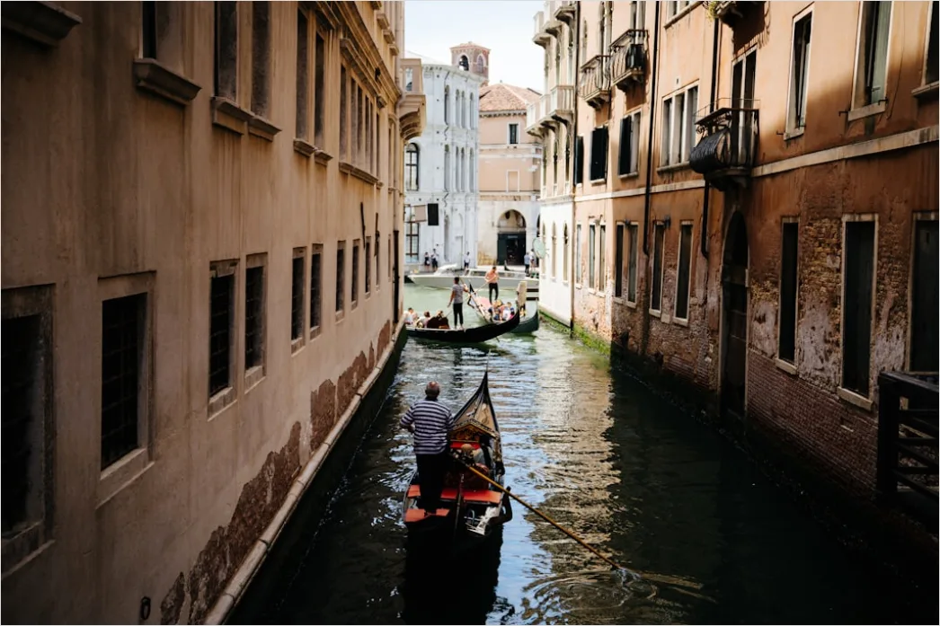 Detail Venice Gondola Canal Morning Light Number 14